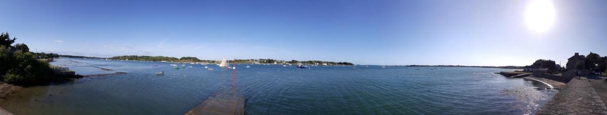 vue panoramique de la cale du Fort Espagnol sur la rivière d'Auray et le Golfe du Morbihan